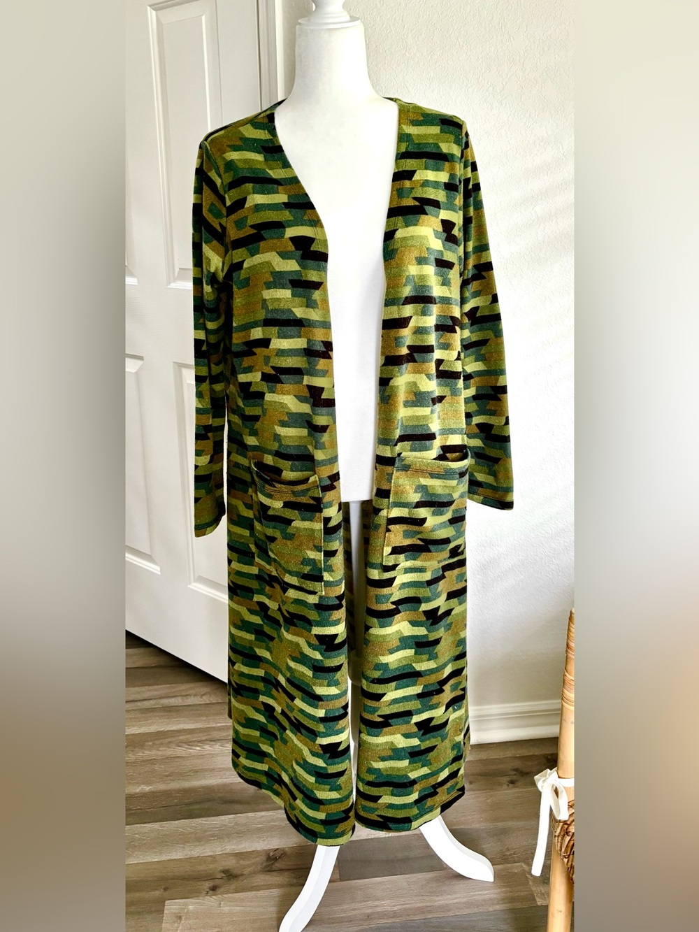 LuLaRoe / Sarah / Green Camo Pixelated Open Front Knit Duster Cardigan / Size L
